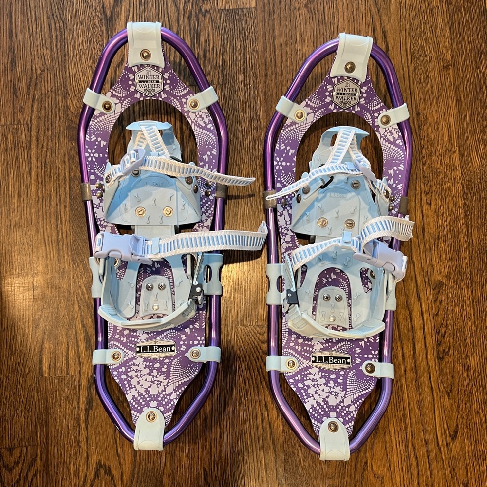 LL Bean Winter Walker Women’s snow shoes. Size 21. Excellent condition.